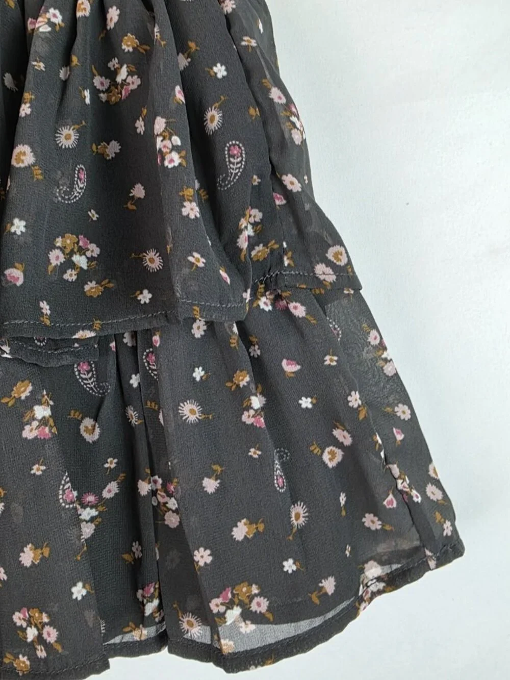 OskKosh B'gosh Girl's Skirt Size 8 / 8A Gray Floral Ruffle Tiered Elastic Waist